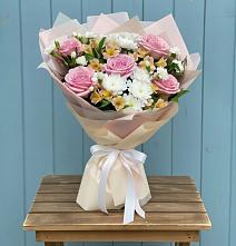 Букет цветов из:  Гвоздики, Орхидеи и Розы в Посевной