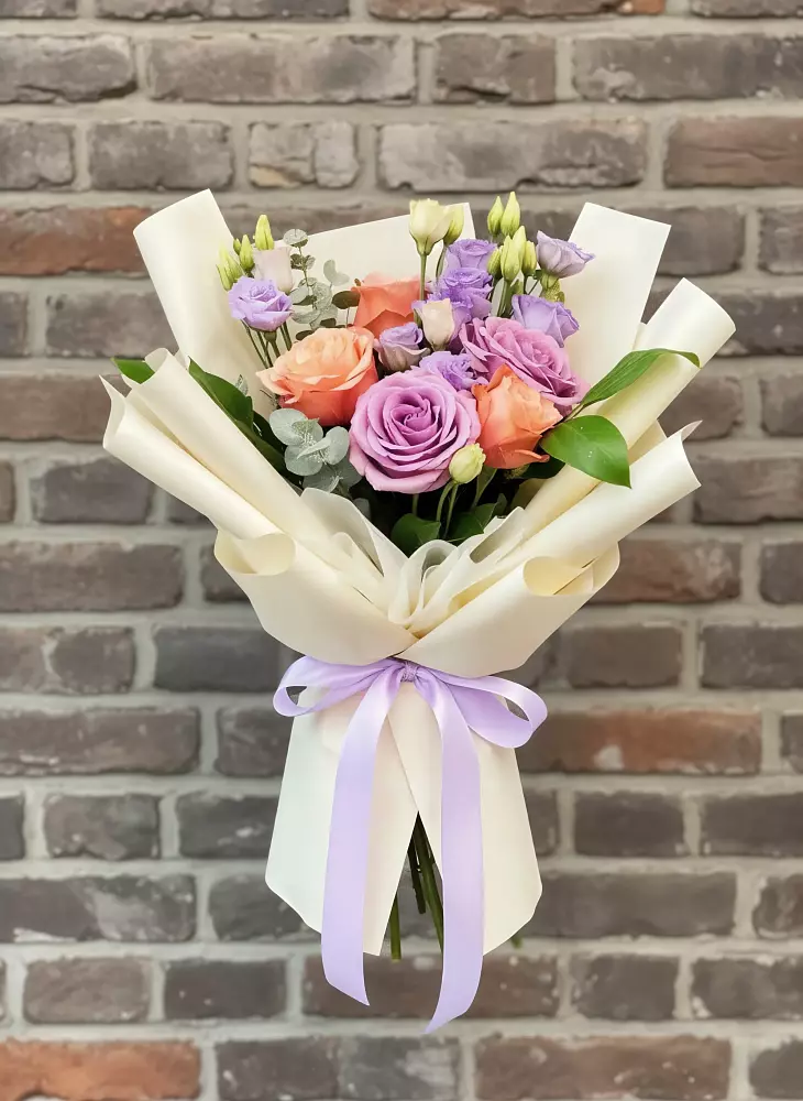 Букет цветов из: Лизиантусы и Розы в Посевной