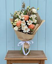 Букет цветов из:  Альстромерии, Лизиантусы, Розы и Хризантемы в Посевной