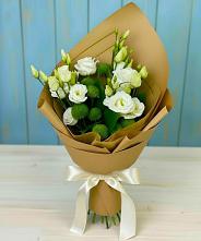 Букет цветов из:  Хризантемы и Лизиантусы в Посевной