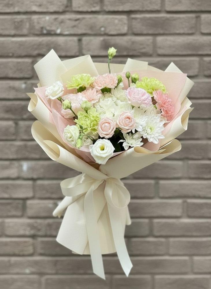 Букет цветов из: Гвоздики, Розы, Лизиантусы и Хризантемы в Посевной