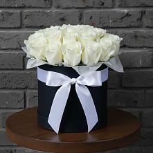 Цветочная композиция из Розы в шляпной коробке в Посевной